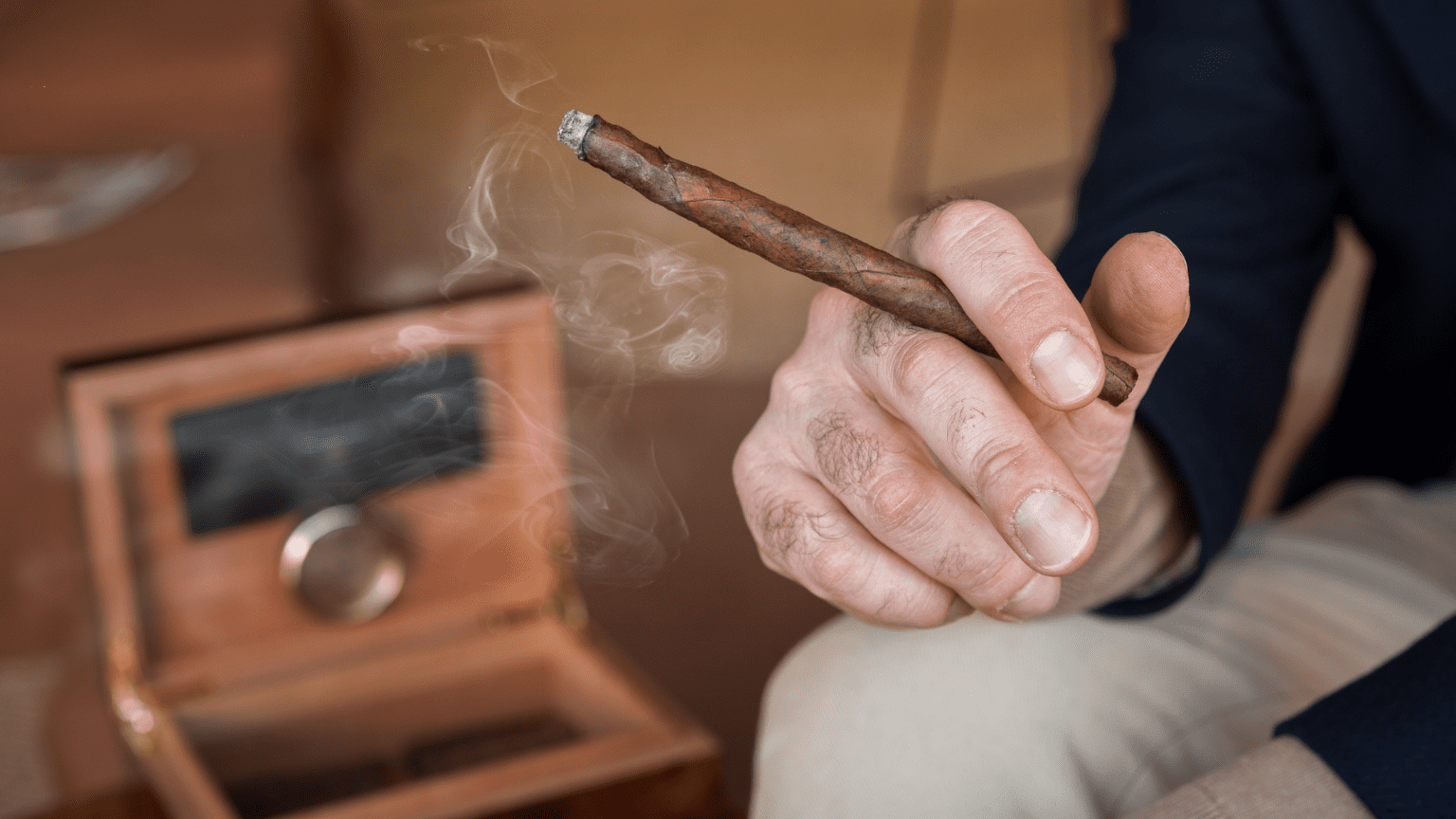 Man hands holding a tuscan cigar