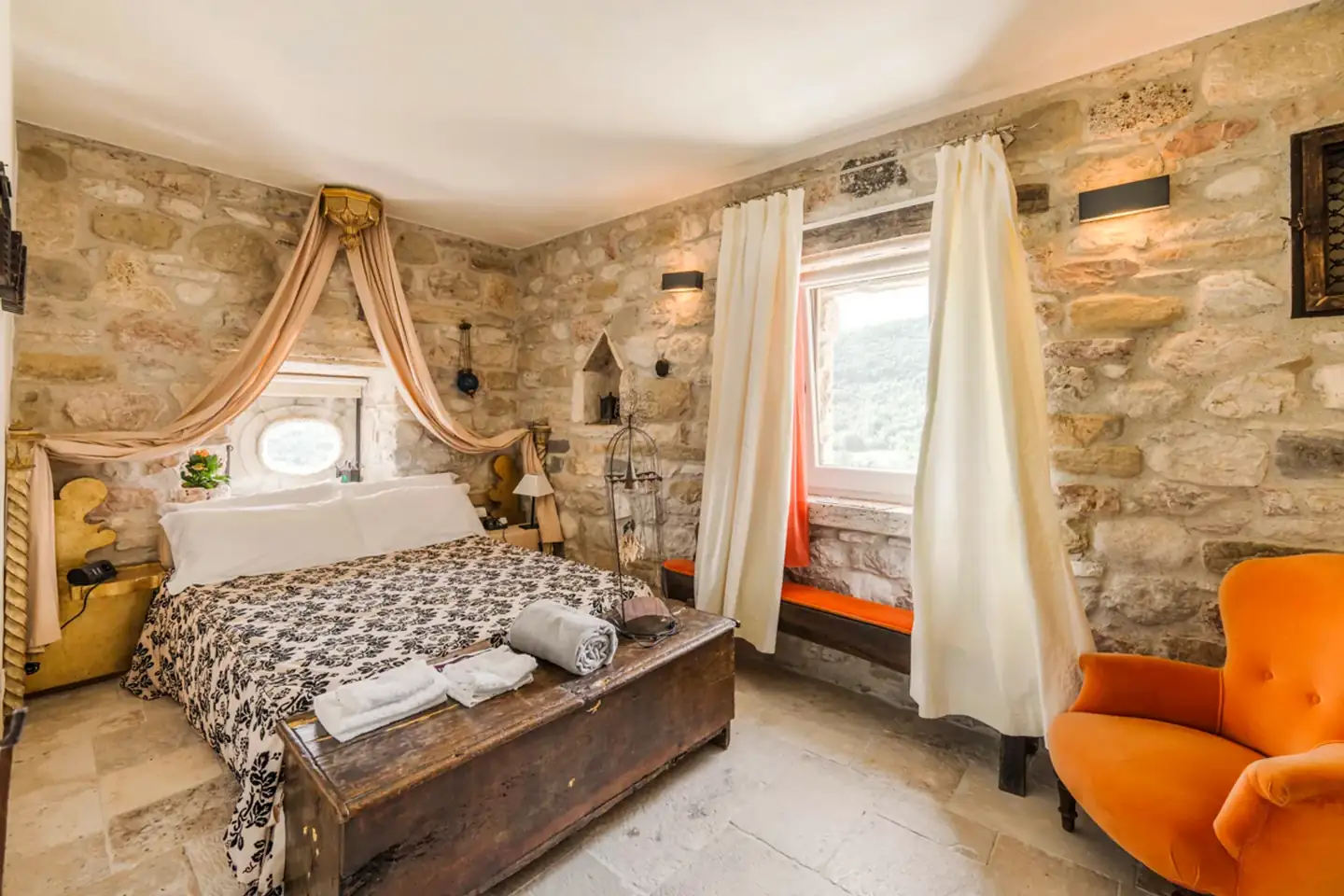 Stay at Lapis Turris, Le Marche