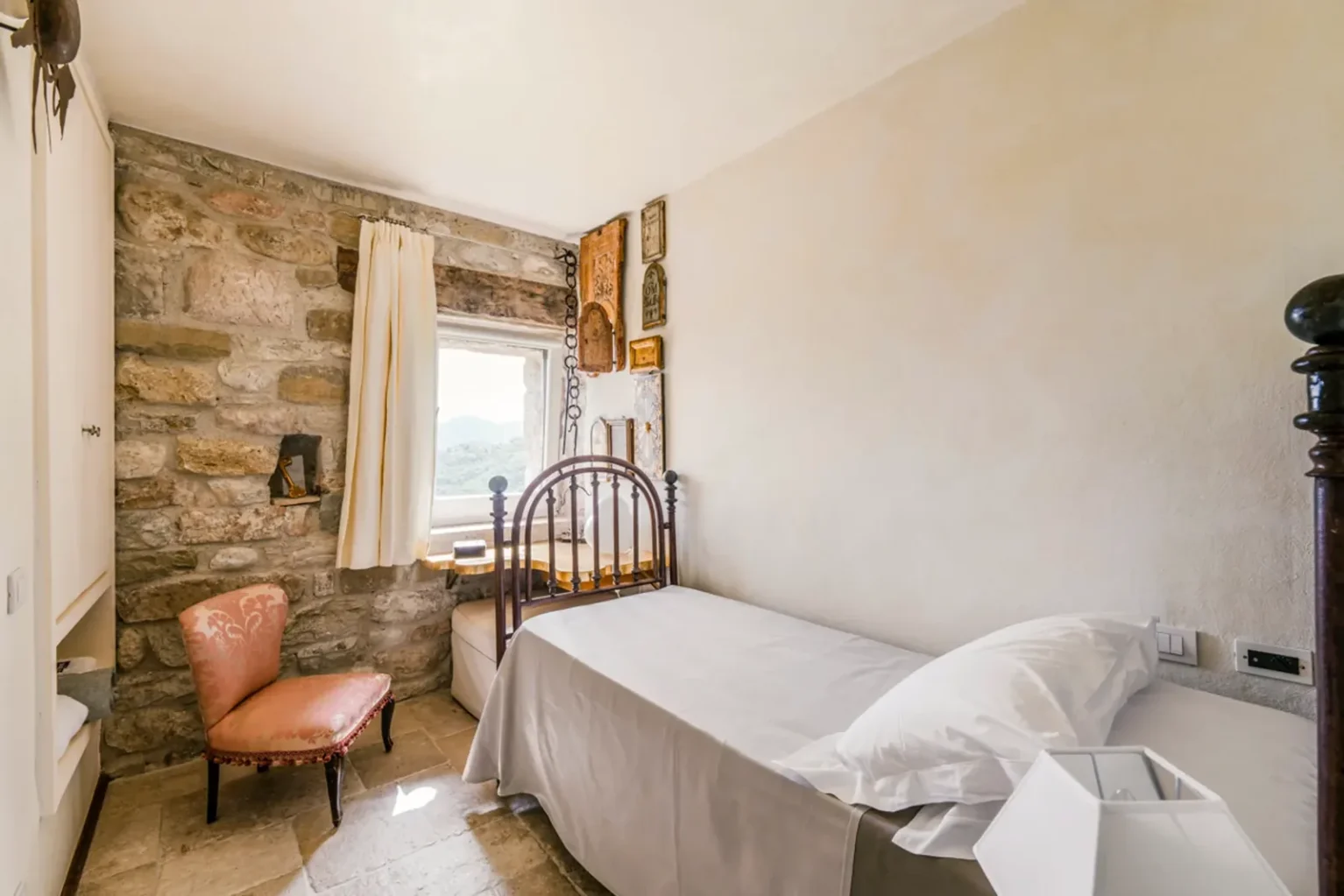 Stay at Lapis Turris, Le Marche